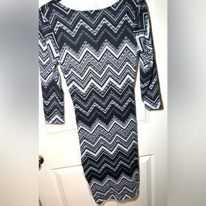 Women’s Black/white Pattern MIDI Dress,‎ M-L